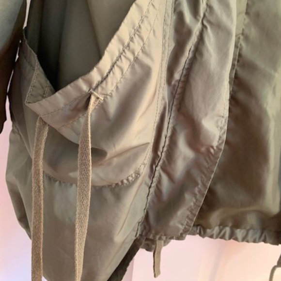 Army Green Windbreaker/Raincoat - Picture 5 of 8